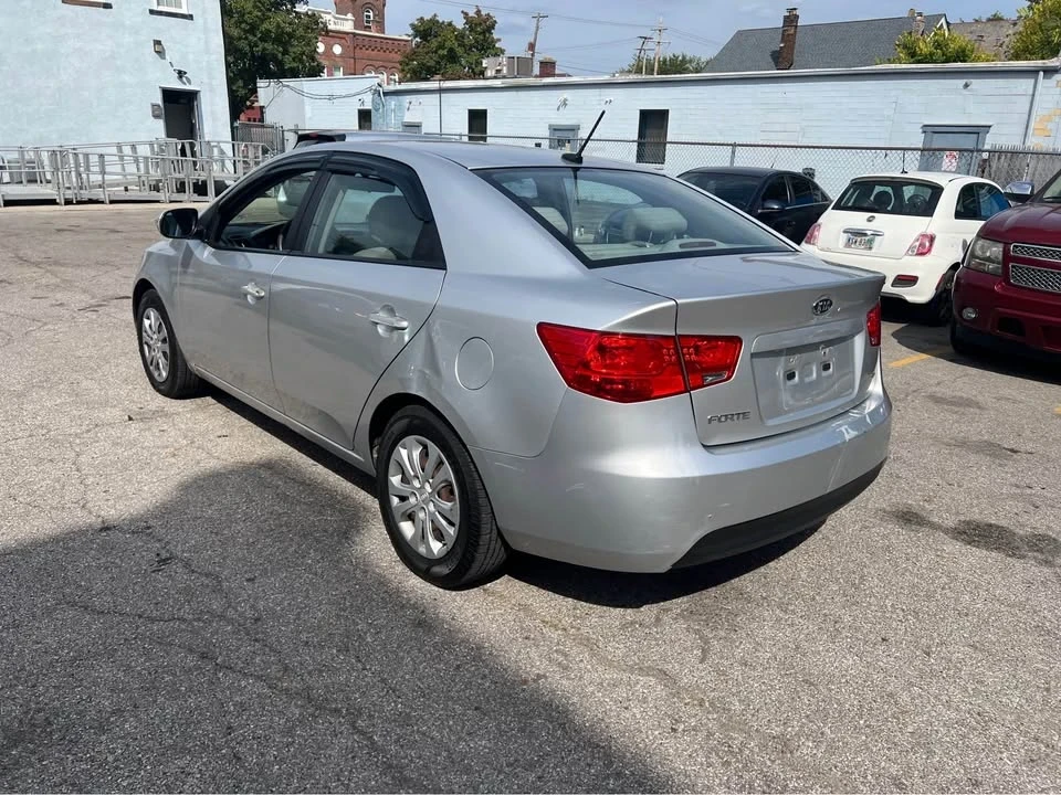 2010 Kia Forte - Image 7 of 11