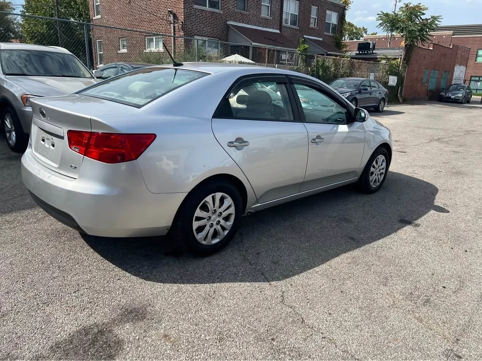2010 Kia Forte - Image 5 of 11
