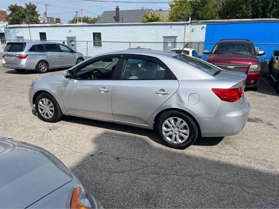 2010 Kia Forte - Image 8 of 11