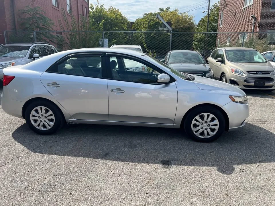 2010 Kia Forte - Image 2 of 11