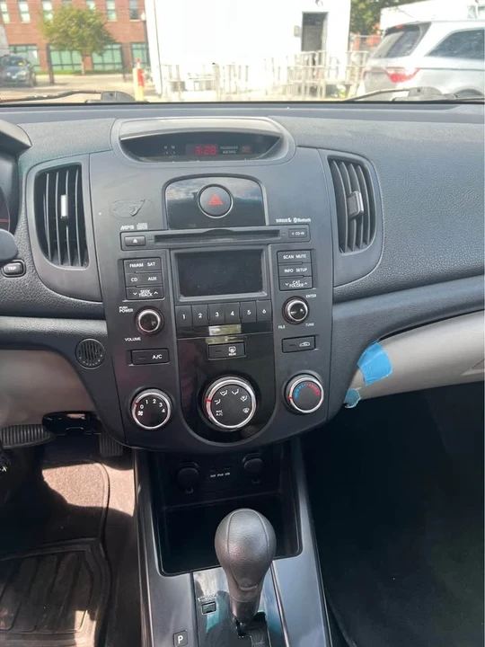 2010 Kia Forte - Image 10 of 11