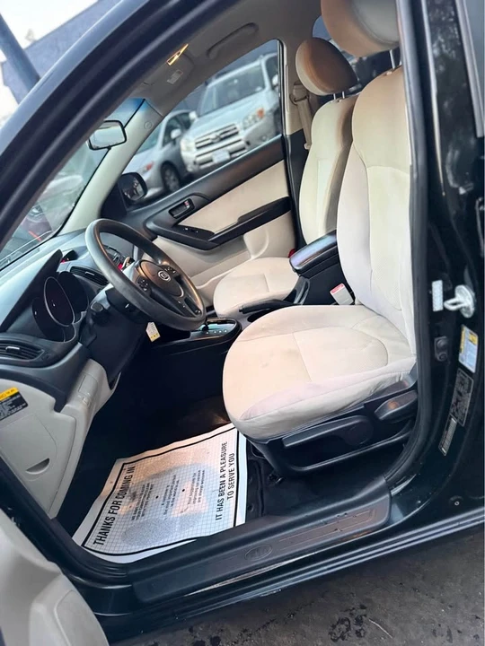 2010 Kia Forte - Image 11 of 12