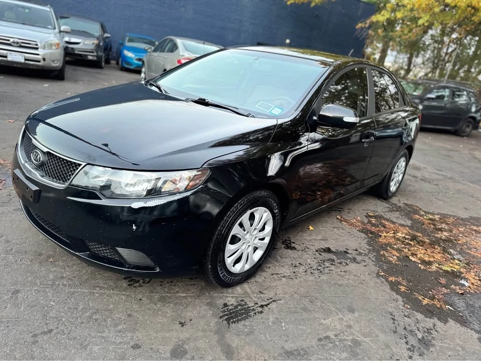 2010 Kia Forte - Image 2 of 12