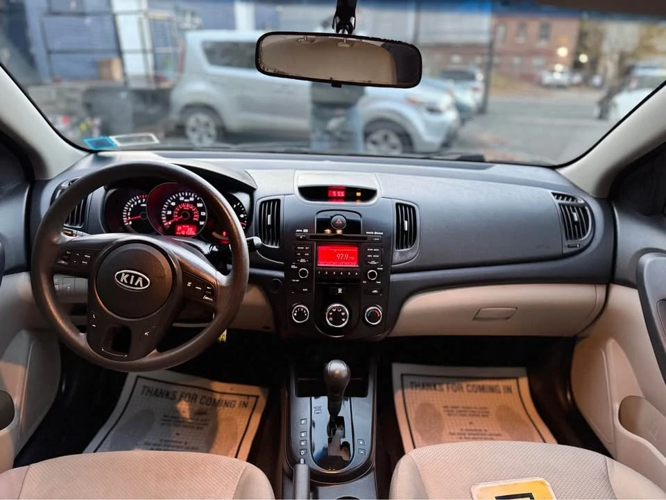 2010 Kia Forte - Image 10 of 12
