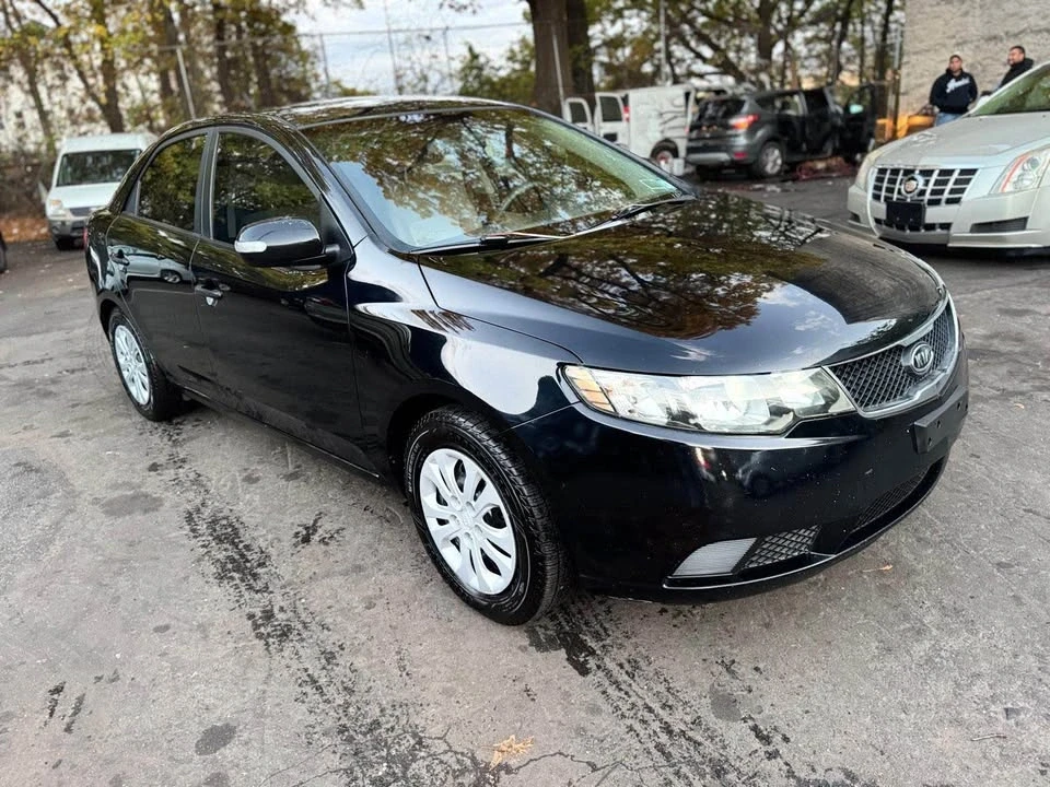 2010 Kia Forte - Image 2 of 12