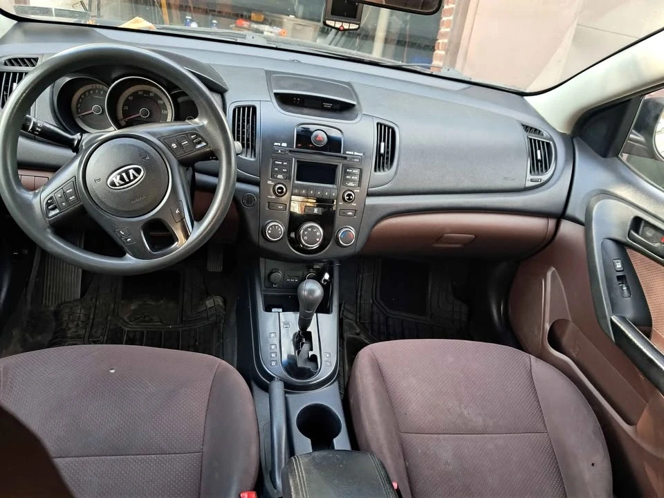 2010 Kia Forte - Image 8 of 20