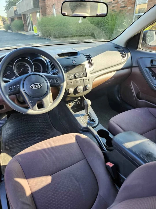 2010 Kia Forte - Image 17 of 19
