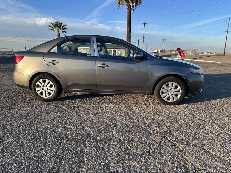 2010 Kia Forte - Image 2 of 10