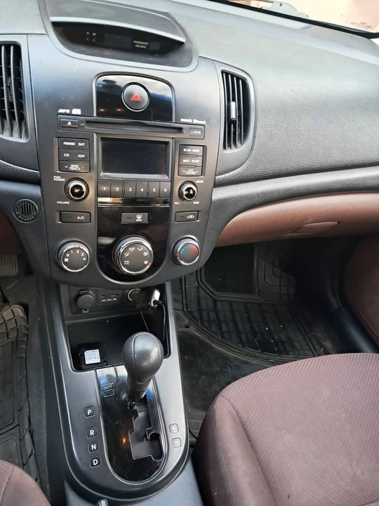 2010 Kia Forte - Image 15 of 20