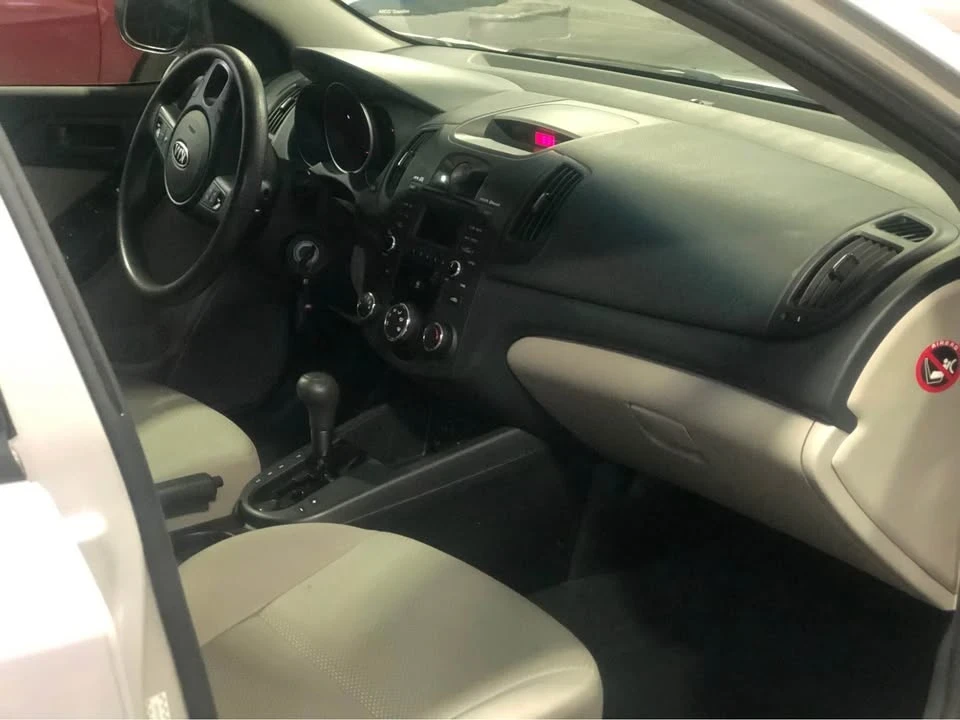 2010 Kia Forte - Image 9 of 13