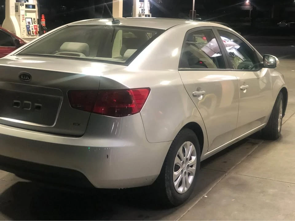 2010 Kia Forte - Image 10 of 13