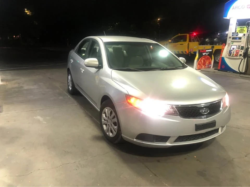 2010 Kia Forte - Image 2 of 13