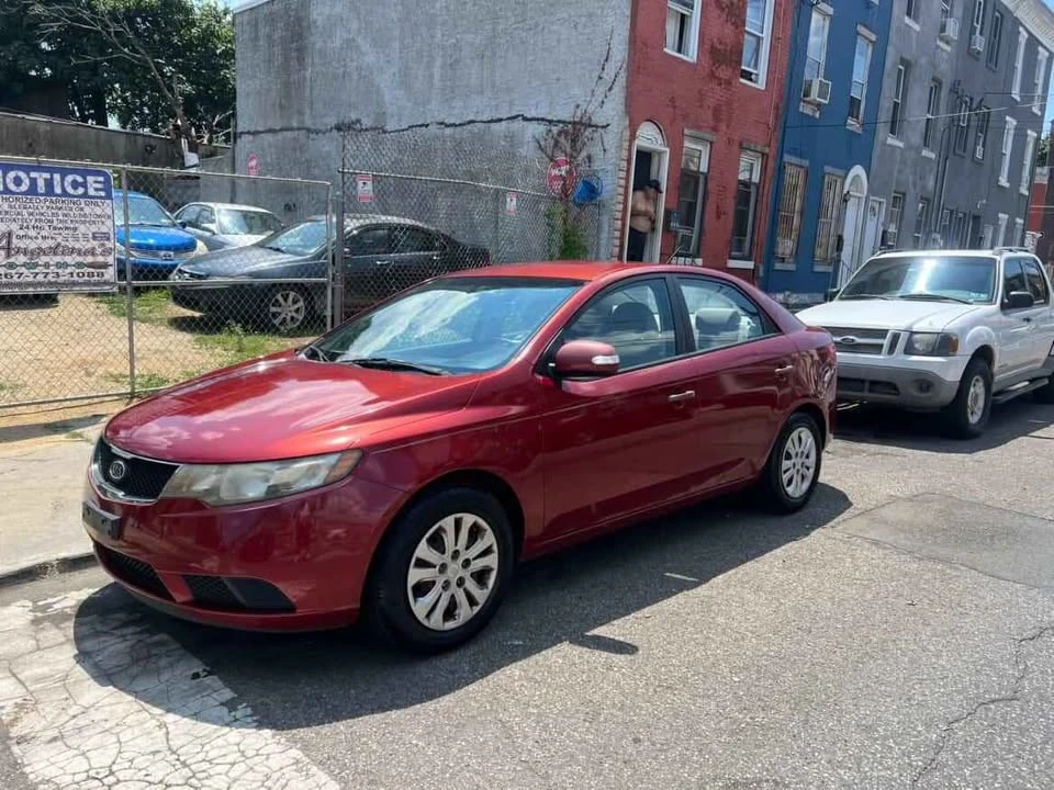 2010 Kia Forte - Image 2 of 8