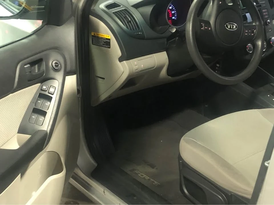 2010 Kia Forte - Image 7 of 13
