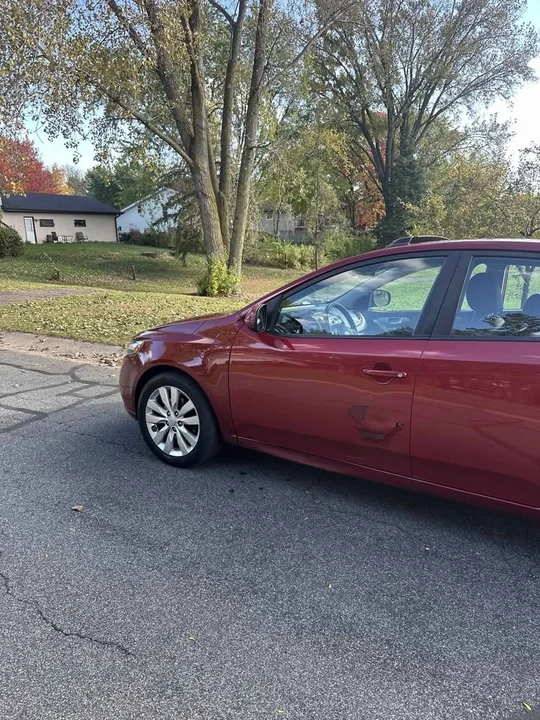 2010 Kia Forte - Image 5 of 11