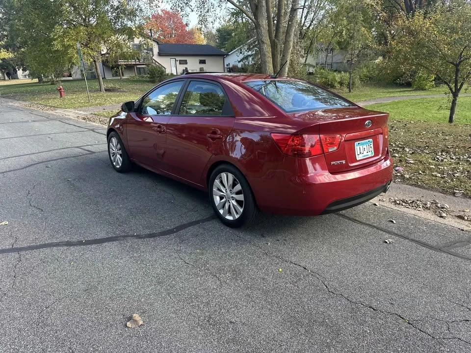 2010 Kia Forte - Image 3 of 11