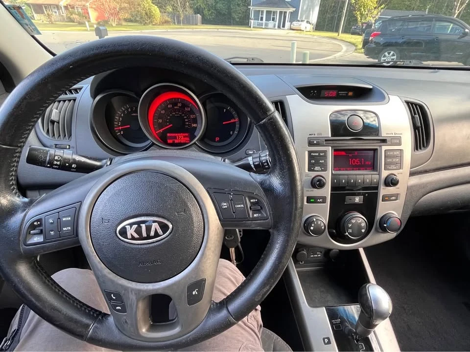 2010 Kia Forte - Image 4 of 11