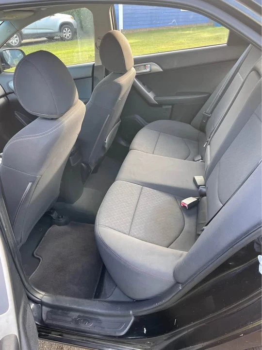 2010 Kia Forte - Image 2 of 11