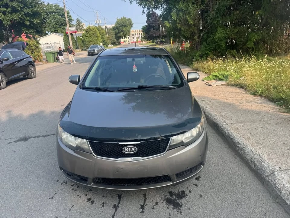 2010 Kia Forte - Image 2 of 11