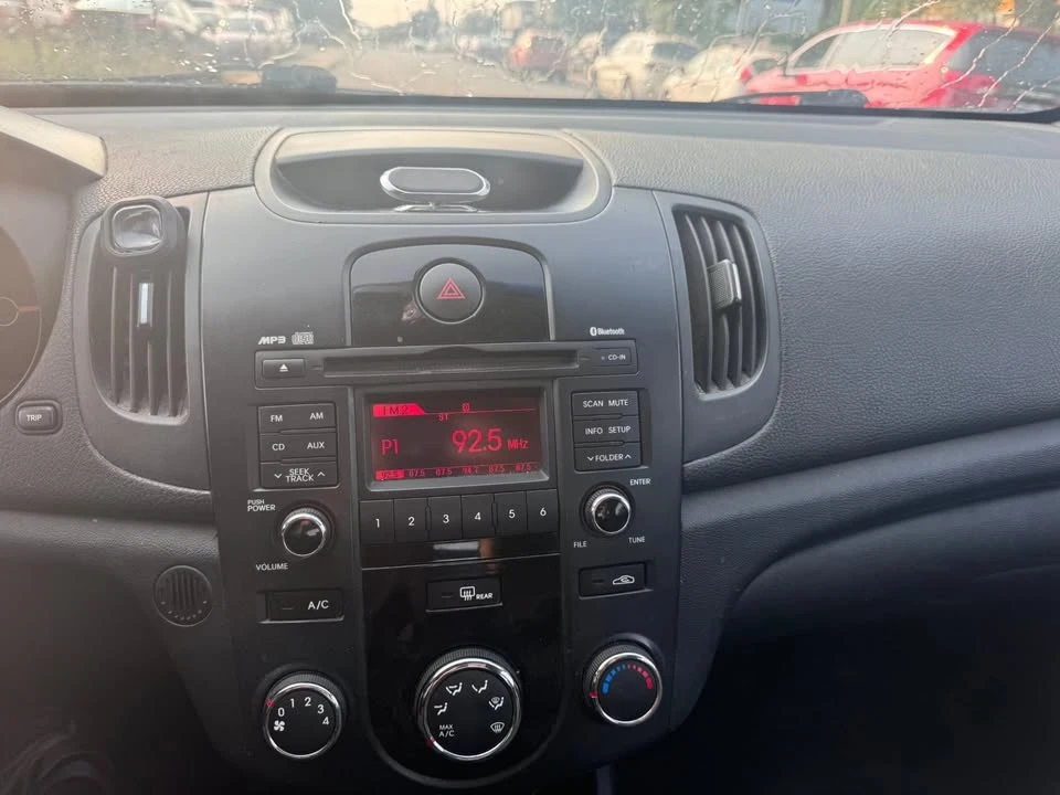 2010 Kia Forte - Image 8 of 11