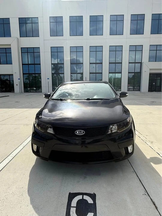 2010 Kia Forte - Image 2 of 11