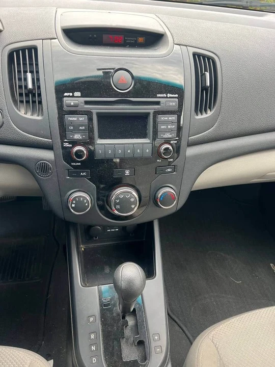 2010 Kia Forte - Image 9 of 12