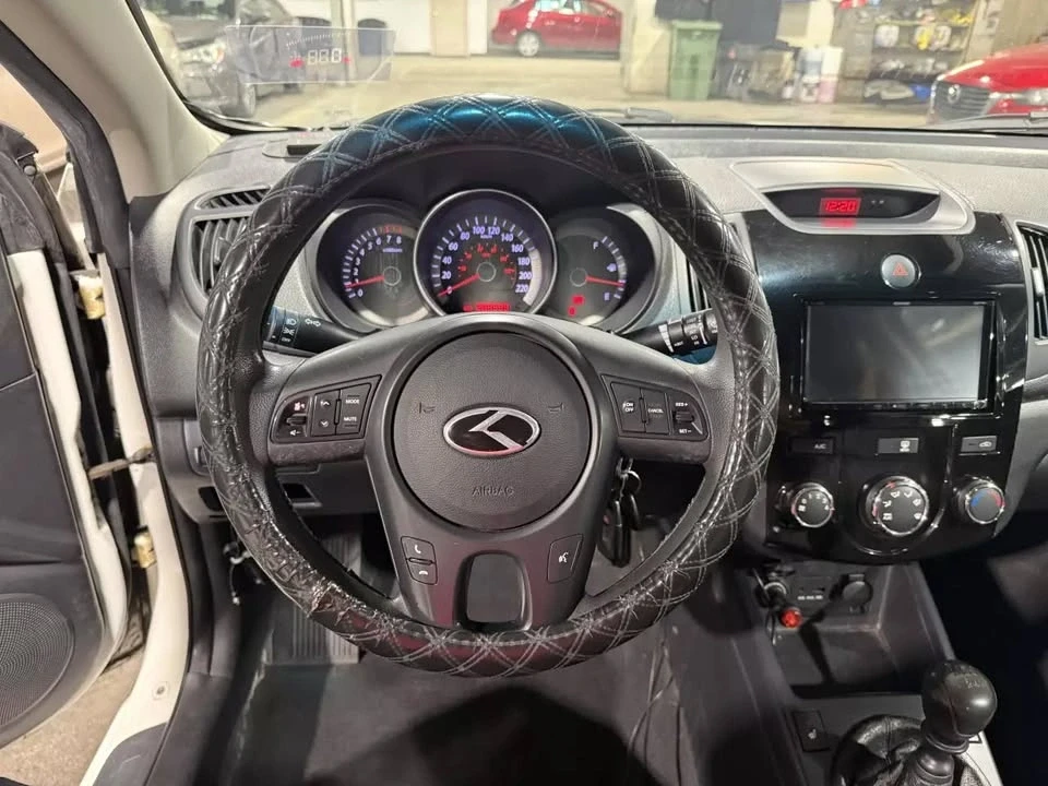 2010 Kia Forte - Image 15 of 18