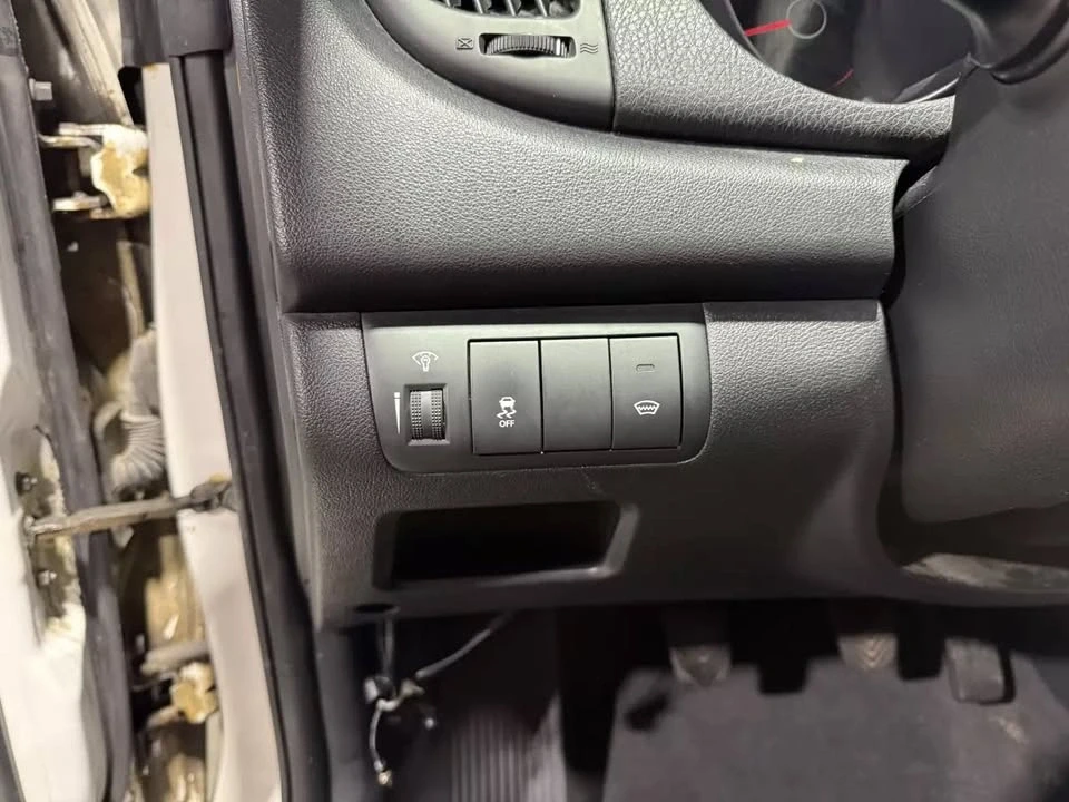 2010 Kia Forte - Image 13 of 18