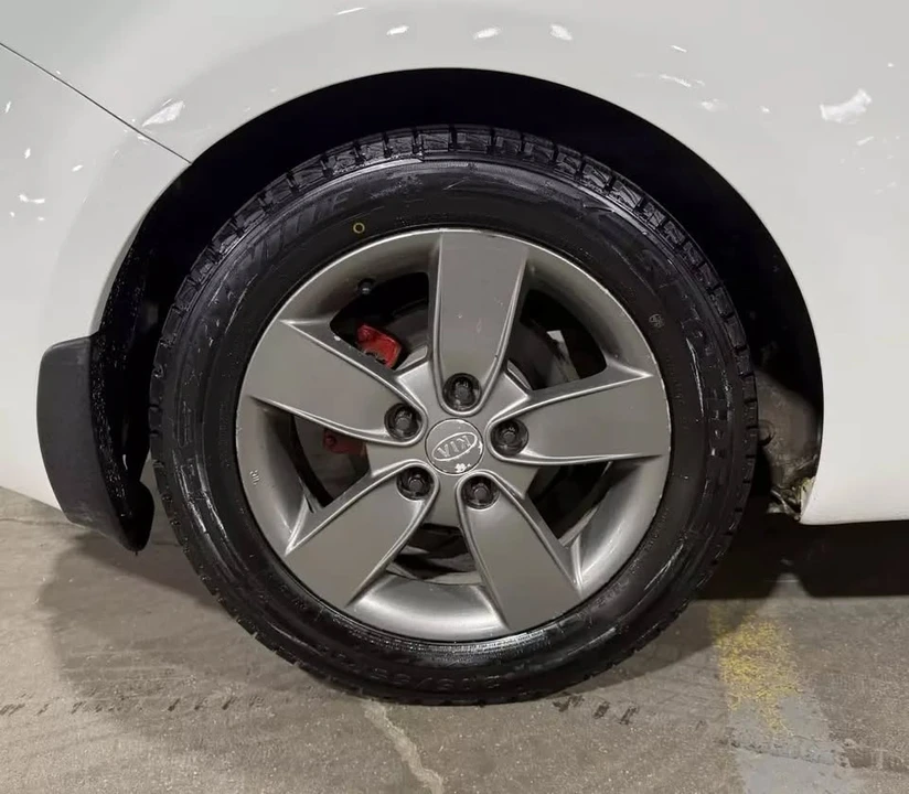 2010 Kia Forte - Image 9 of 18