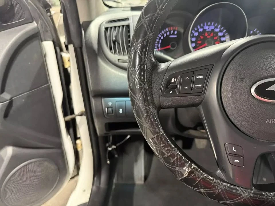 2010 Kia Forte - Image 16 of 18