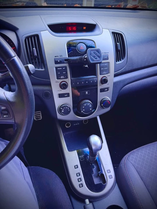 2010 Kia Forte - Image 7 of 12