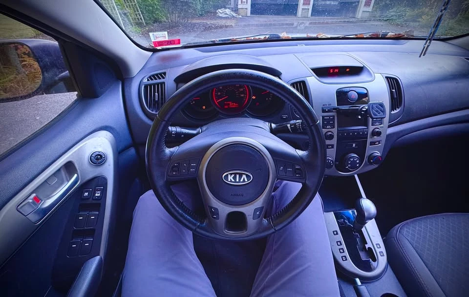 2010 Kia Forte - Image 6 of 12