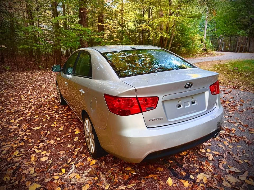 2010 Kia Forte - Image 10 of 12