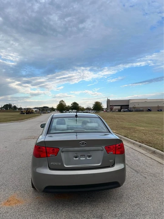 2010 Kia Forte - Image 10 of 16