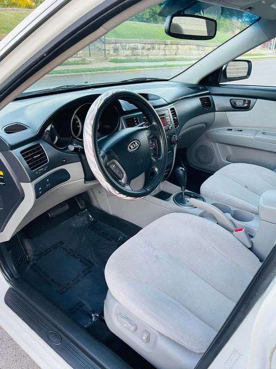 2010 Kia Optima/K5 - Image 10 of 19