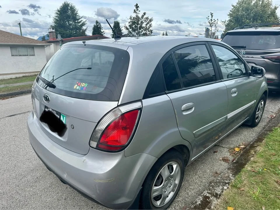 2010 Kia Rio - Image 2 of 4