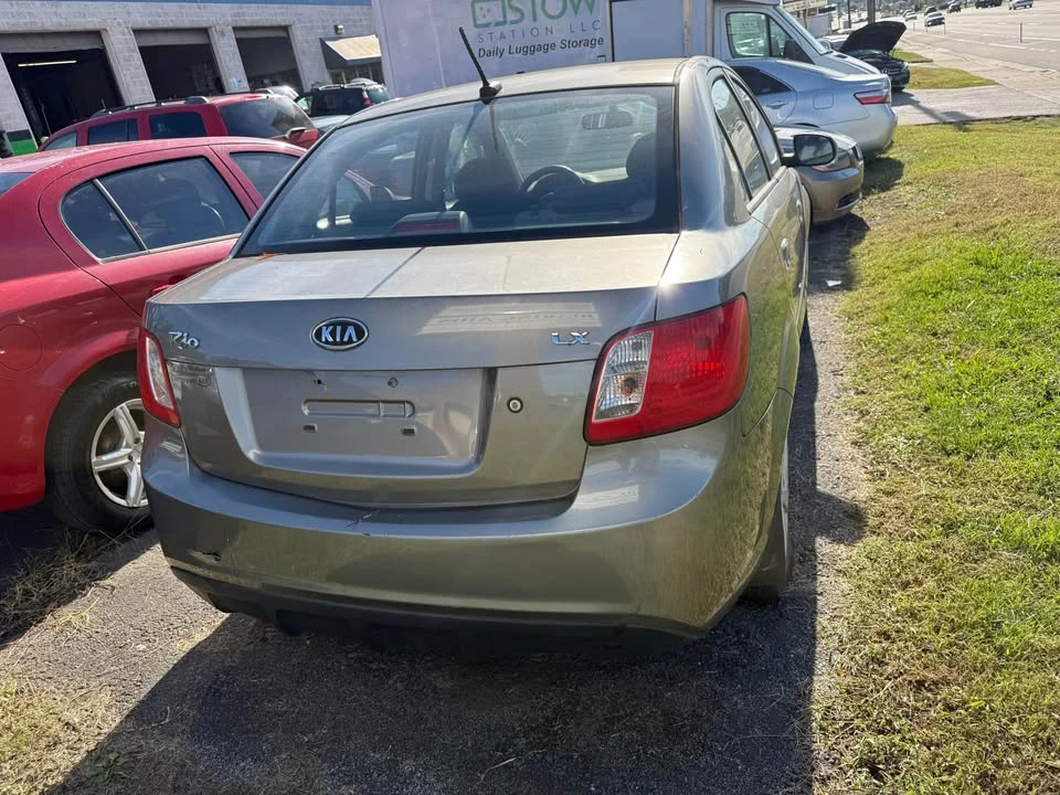 2010 Kia Rio - Image 3 of 8