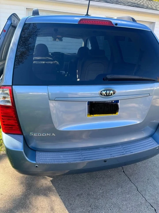 2010 Kia Carnival - Image 5 of 14