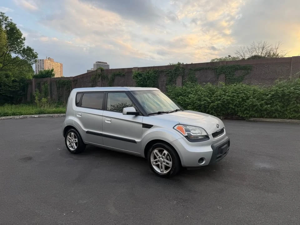 2010 Kia Soul - Image 2 of 11
