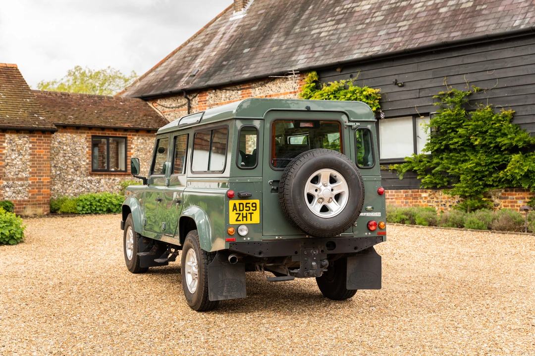 2010 Land Rover Defender 110 - Image 6 of 31