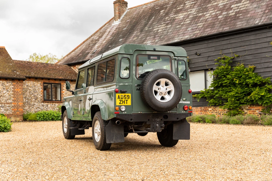 2010 Land Rover Defender 110 - Image 14 of 31