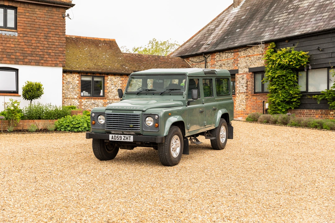 2010 Land Rover Defender 110 - Image 4 of 31