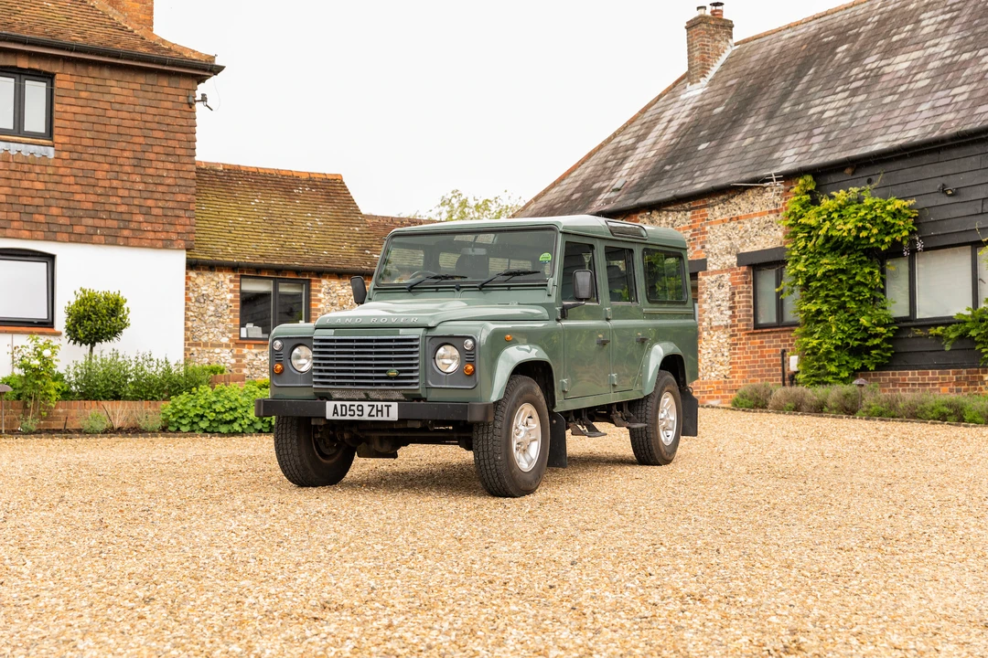 2010 Land Rover Defender 110 - Image 12 of 31