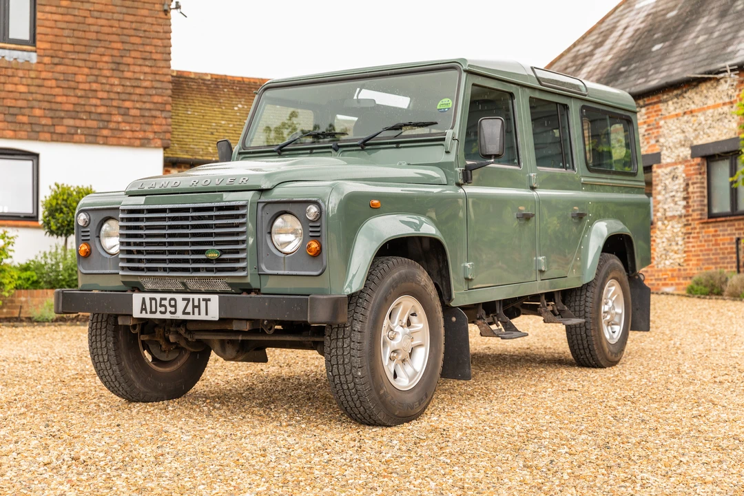 2010 Land Rover Defender 110 - Image 19 of 31