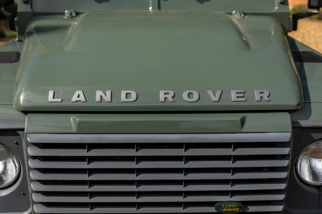 2010 Land Rover Defender 110 - Image 27 of 31
