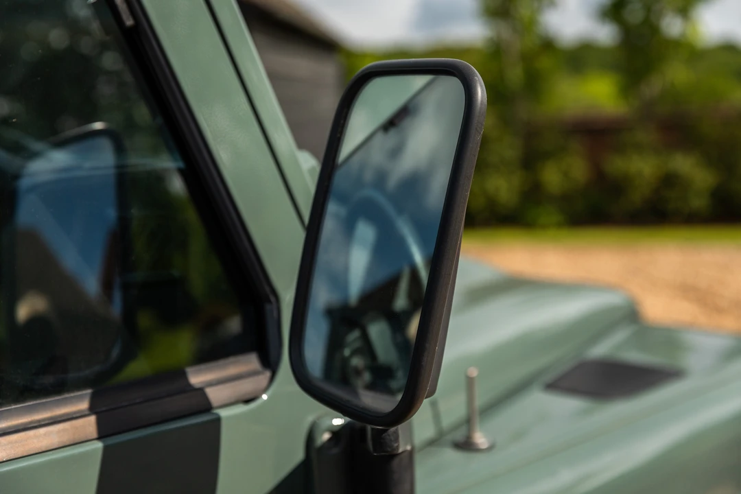 2010 Land Rover Defender 110 - Image 21 of 31
