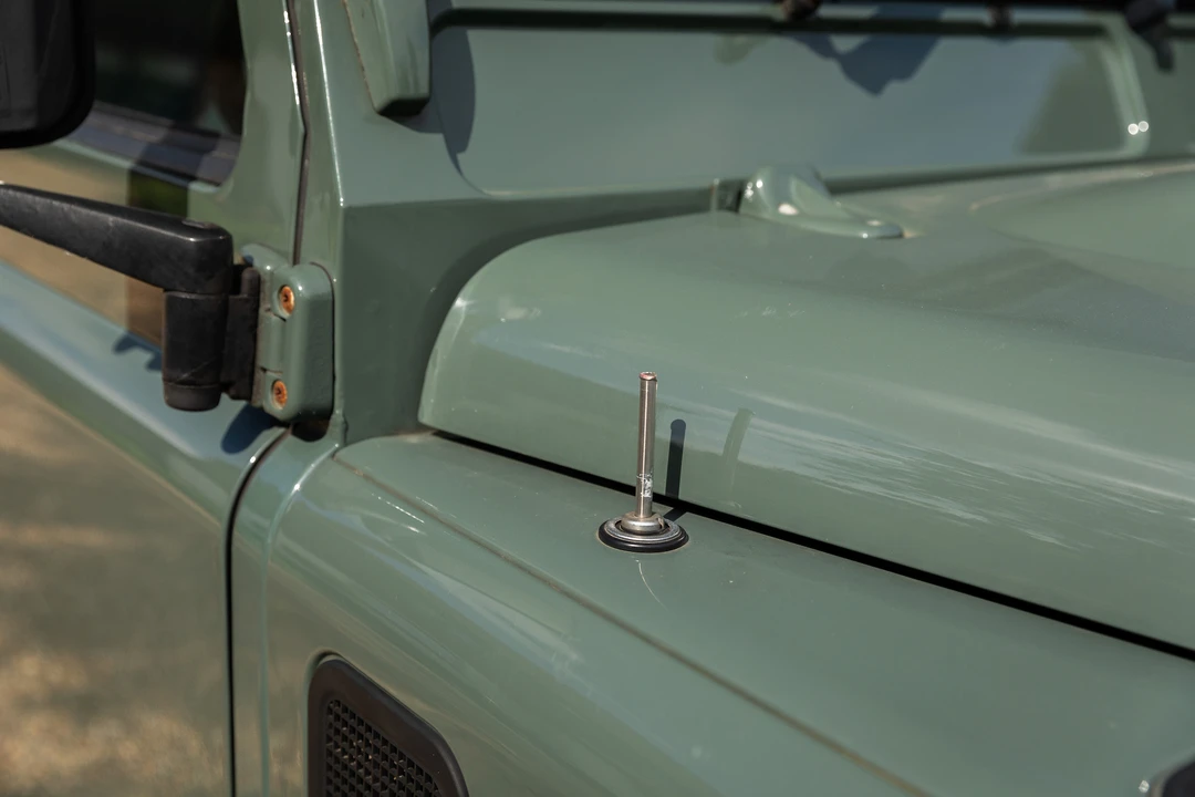 2010 Land Rover Defender 110 - Image 23 of 31