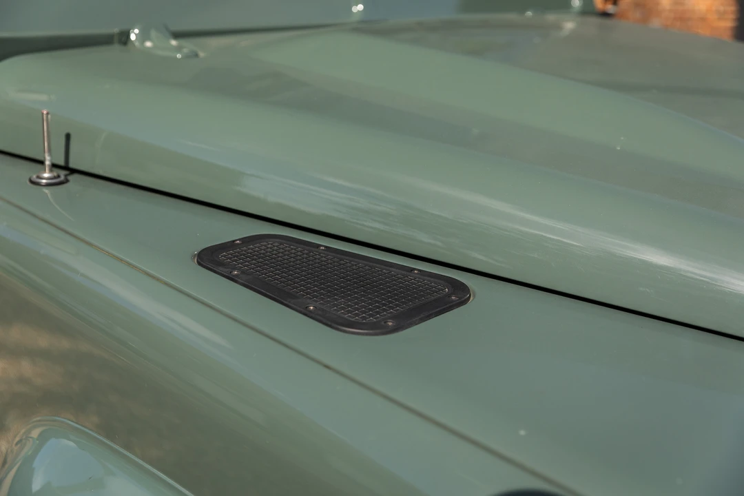 2010 Land Rover Defender 110 - Image 24 of 31