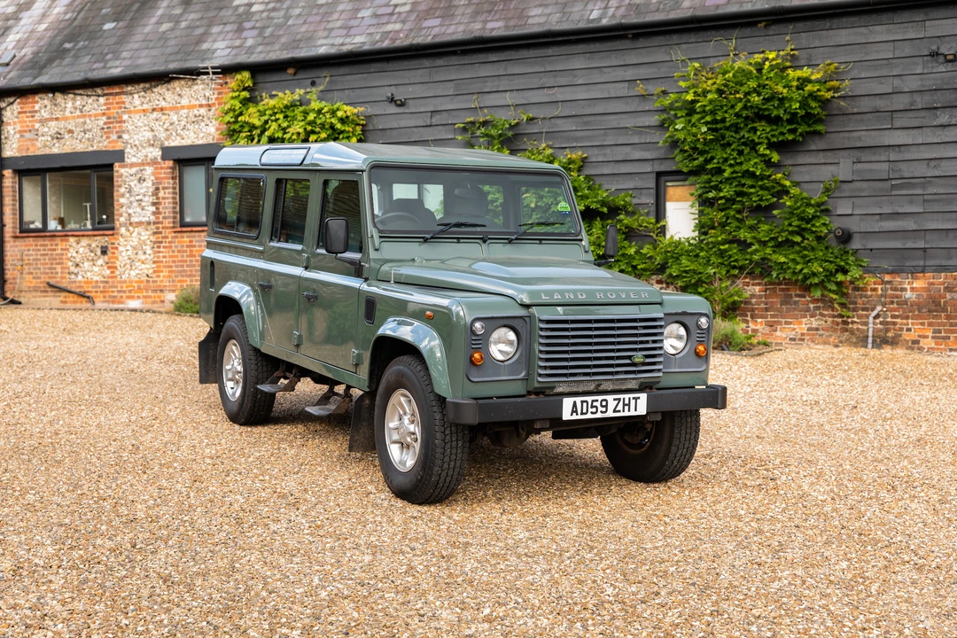 2010 Land Rover Defender 110 - Image 10 of 31