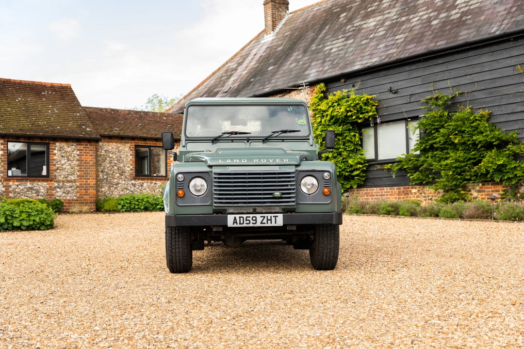 2010 Land Rover Defender 110 - Image 3 of 31